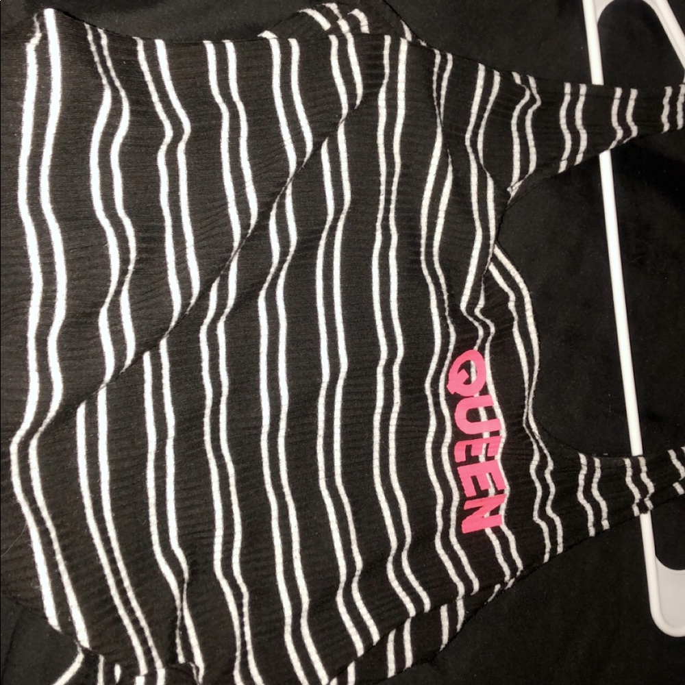 “QUEEN” crop top. - Picture 3 of 3